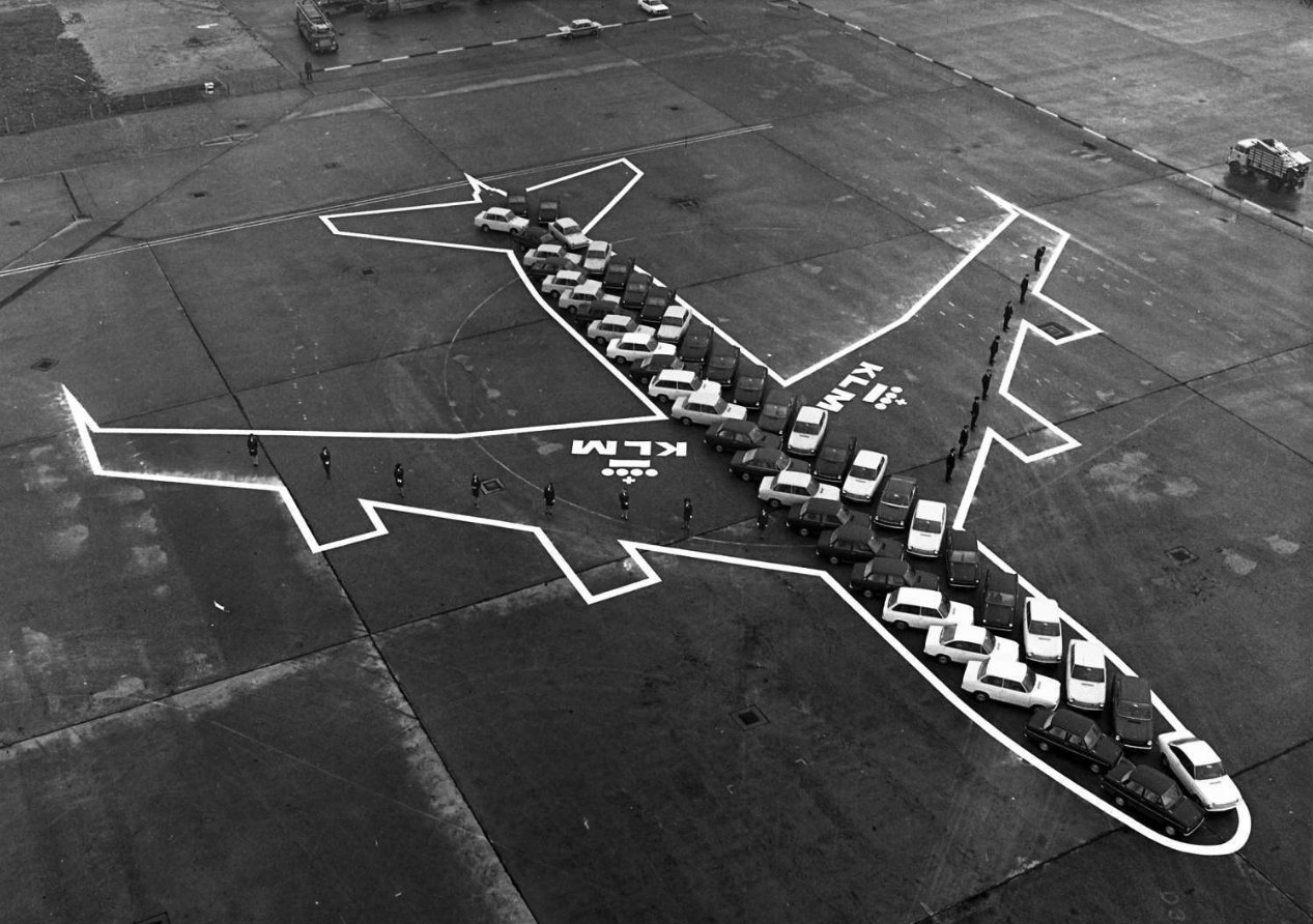 klm cars in a boeing 747.png